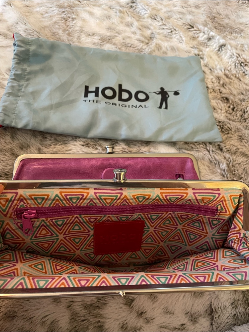 HOBO Iconic Lauren Smooth Leather Kiss-Lock Clutch, Includes Dust Bag! - Picture 5 of 7